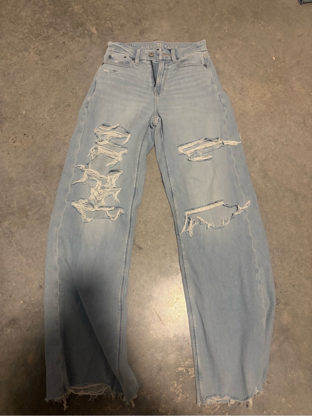 American Eagle Light Blue Distressed Women's Jeans